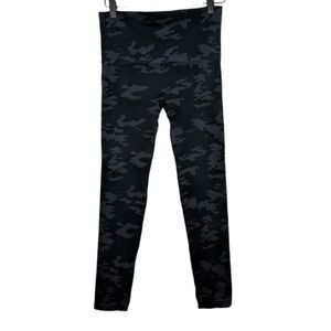 FLAW SPANX Look At Me Now Seamless Leggings Camo FL3515 Purple Black Medium